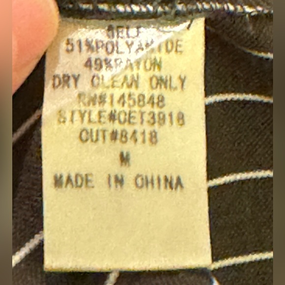 Everly Round Neck Boxy Long Sleeve Top Women’s size M Olive Green/White Striped - Picture 8 of 8